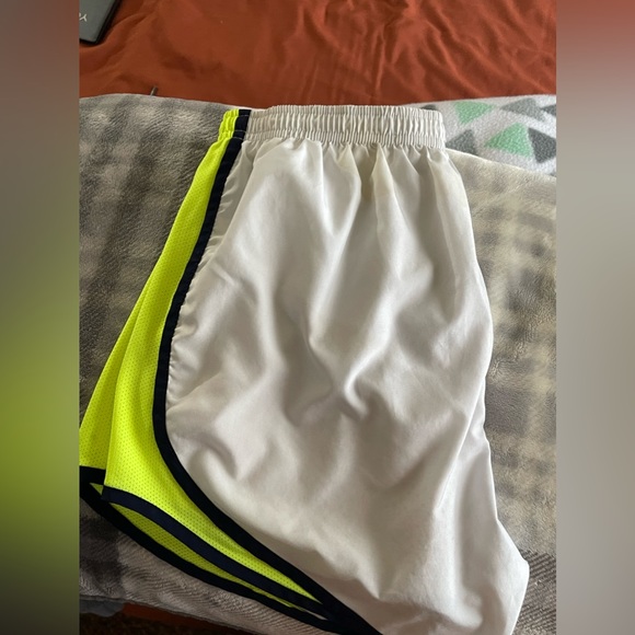 NIKE ATHLETIC SHORTS - Picture 2 of 3